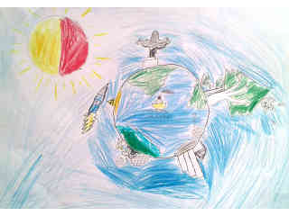 Desenho do sol e do planeta Terra, em lápis de cor, com navio no oceano, construções e árvores nos continentes, e foguete orbitando o planeta
